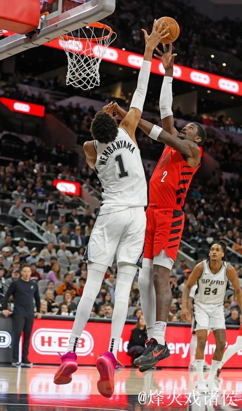 文班亚马复出30分阿尔达马制胜盖帽 马刺不敌灰熊 文班亚马复出30分阿尔达马制胜盖帽 马刺不敌灰熊