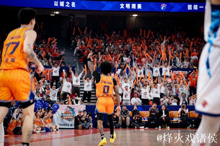 三十周年生日夜,上海久事大鲨鱼大胜卫冕冠军! 三十周年生日夜,上海久事大鲨鱼大胜卫冕冠军!