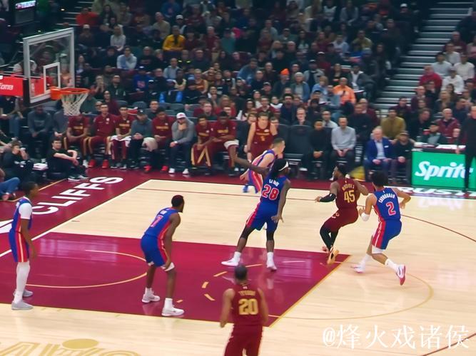 坎宁安27+6+7米切尔30+6 活塞终结骑士3连胜 坎宁安27+6+7米切尔30+6 活塞终结骑士3连胜