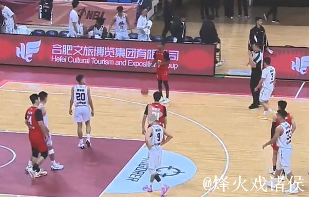 山东蜜獾81比95输安徽,赛季首败无缘两连胜,陈玖章独砍20分,双外援都打出两双数据,NBL联赛新军经验不足,问题颇多 山东蜜獾81比95输安徽,赛季首败无缘两连胜,陈玖章独砍20分,双外援都打出两双数据,NBL联赛新军经验不足,问题颇多