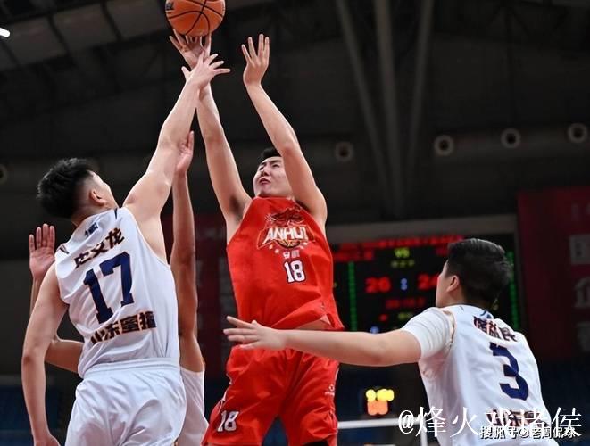 山东蜜獾81比95输安徽,赛季首败无缘两连胜,陈玖章独砍20分,双外援都打出两双数据,NBL联赛新军经验不足,问题颇多 山东蜜獾81比95输安徽,赛季首败无缘两连胜,陈玖章独砍20分,双外援都打出两双数据,NBL联赛新军经验不足,问题颇多